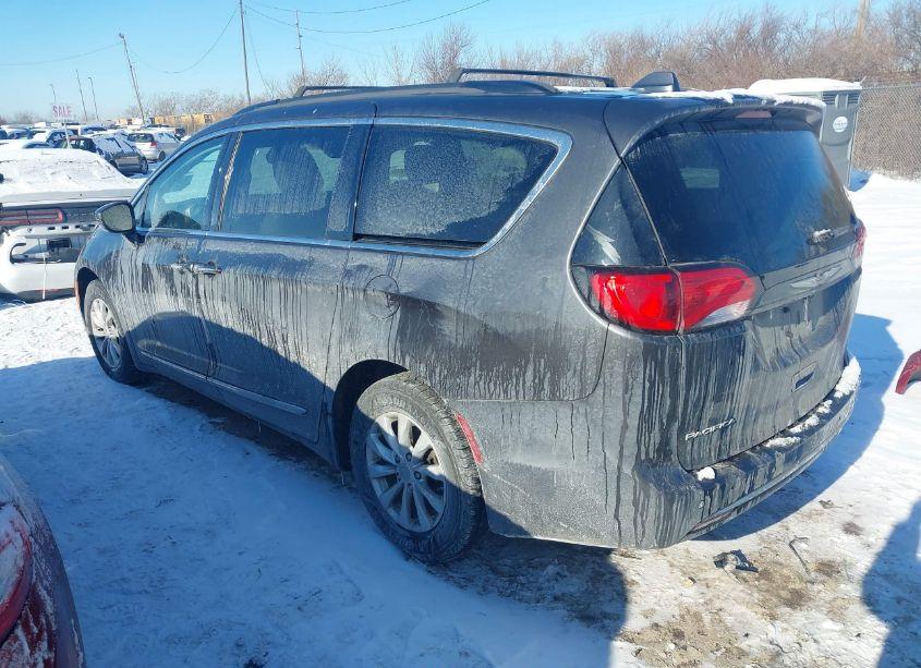 Photo 3 of 2017 Chrysler Pacifica (VIN 2C4RC1BG9HR503445)