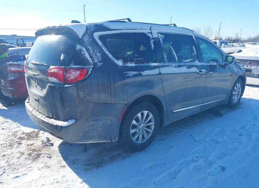 Photo 4 of 2017 Chrysler Pacifica (VIN 2C4RC1BG9HR503445)