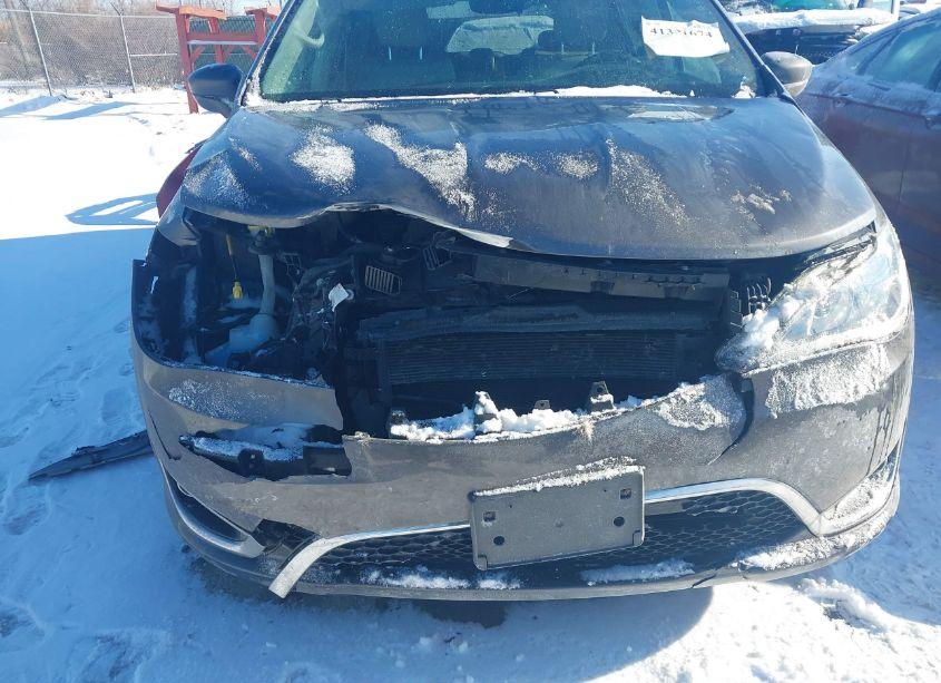 Photo 6 of 2017 Chrysler Pacifica (VIN 2C4RC1BG9HR503445)