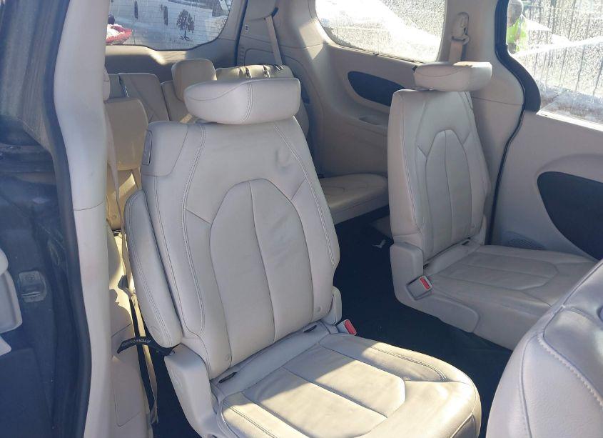 Photo 8 of 2017 Chrysler Pacifica (VIN 2C4RC1BG9HR503445)