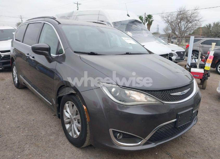 2017 Chrysler Pacifica TOURING-L (VIN 2C4RC1BG9HR523274) main photo