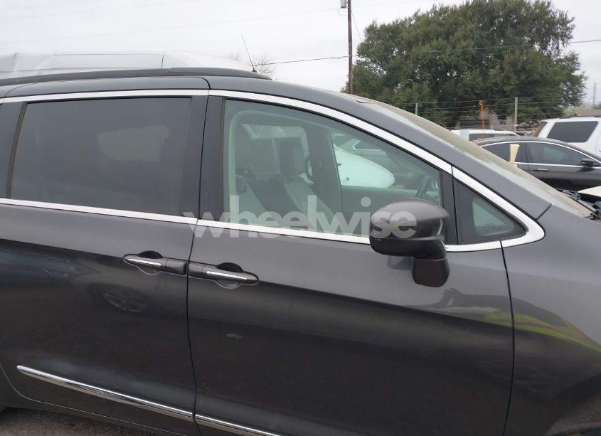 Photo 13 of 2017 Chrysler Pacifica TOURING-L (VIN 2C4RC1BG9HR523274)