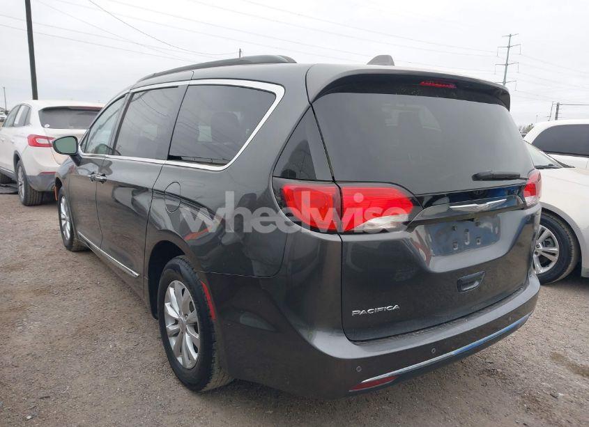 Photo 3 of 2017 Chrysler Pacifica TOURING-L (VIN 2C4RC1BG9HR523274)