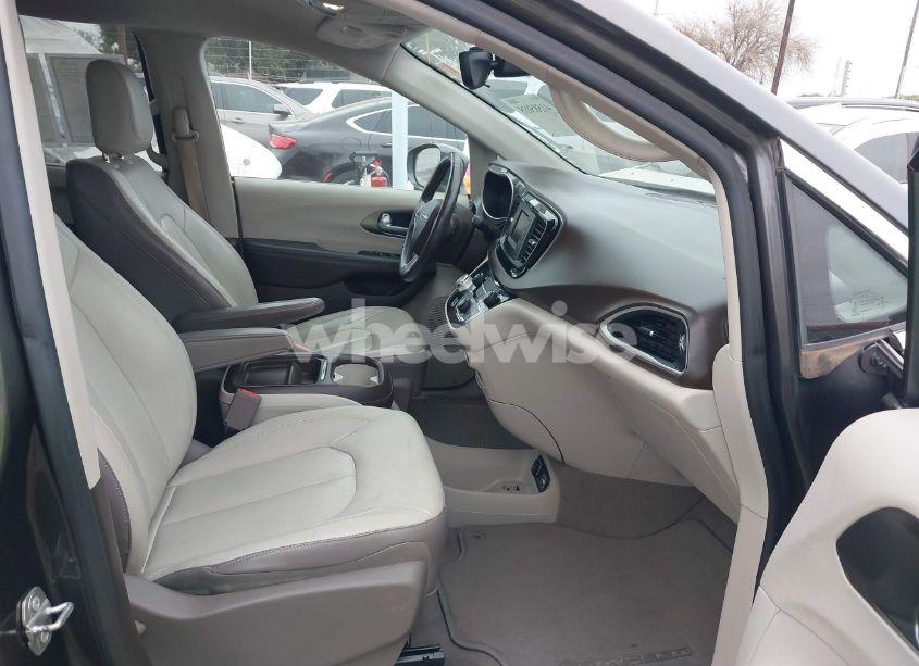 Photo 5 of 2017 Chrysler Pacifica TOURING-L (VIN 2C4RC1BG9HR523274)