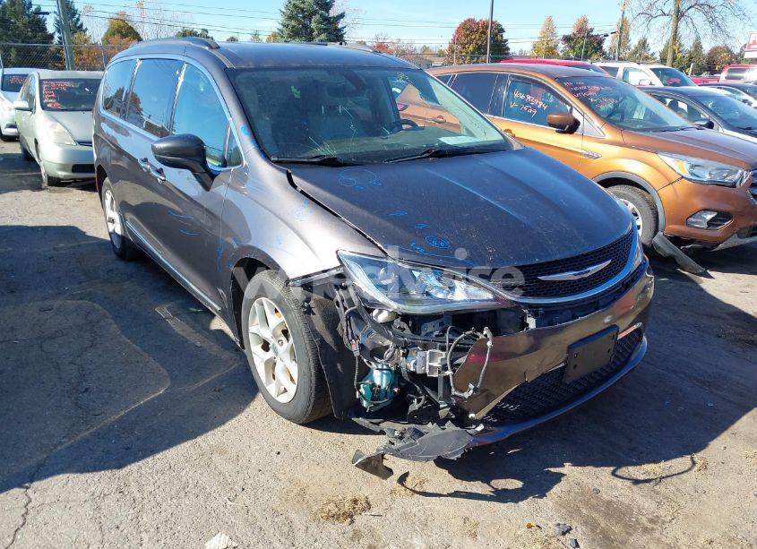 2017 Chrysler Pacifica TOURING-L (VIN 2C4RC1BG9HR578422) main photo