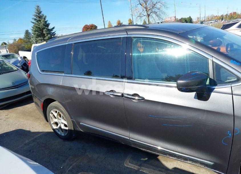 Photo 14 of 2017 Chrysler Pacifica TOURING-L (VIN 2C4RC1BG9HR578422)
