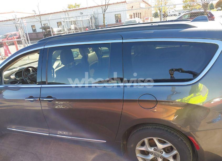 Photo 15 of 2017 Chrysler Pacifica TOURING-L (VIN 2C4RC1BG9HR578422)