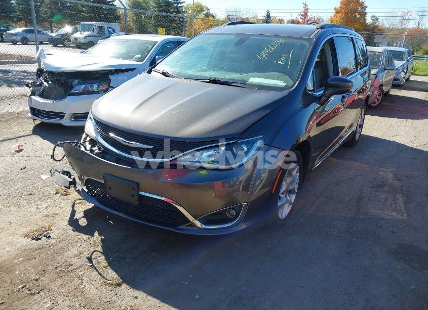 Photo 2 of 2017 Chrysler Pacifica TOURING-L (VIN 2C4RC1BG9HR578422)