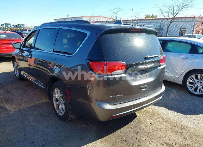 Photo 3 of 2017 Chrysler Pacifica TOURING-L (VIN 2C4RC1BG9HR578422)