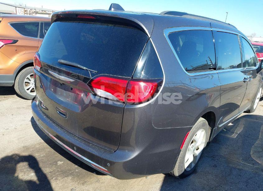 Photo 4 of 2017 Chrysler Pacifica TOURING-L (VIN 2C4RC1BG9HR578422)