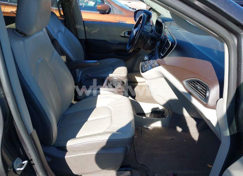 Photo 5 of 2017 Chrysler Pacifica TOURING-L (VIN 2C4RC1BG9HR578422)