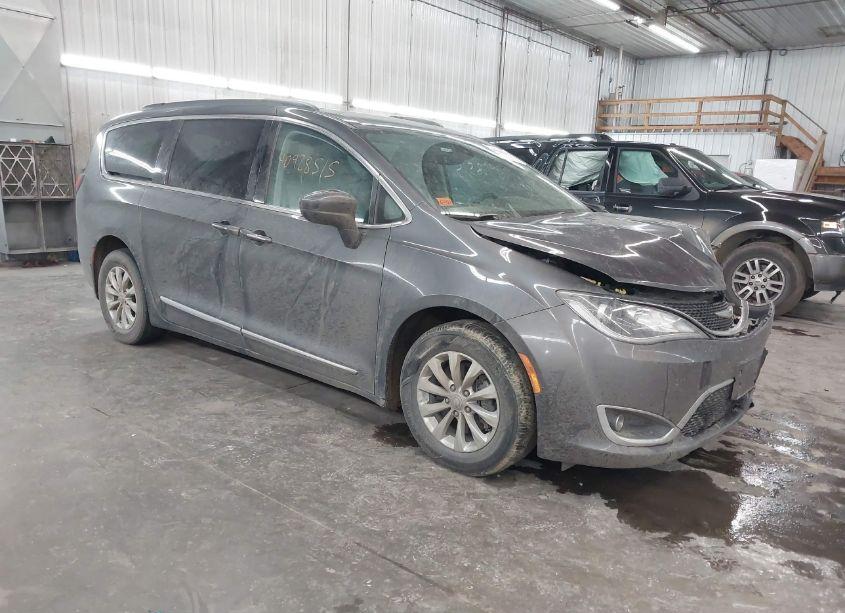 2017 Chrysler Pacifica TOURING-L (VIN 2C4RC1BG9HR614710) main photo