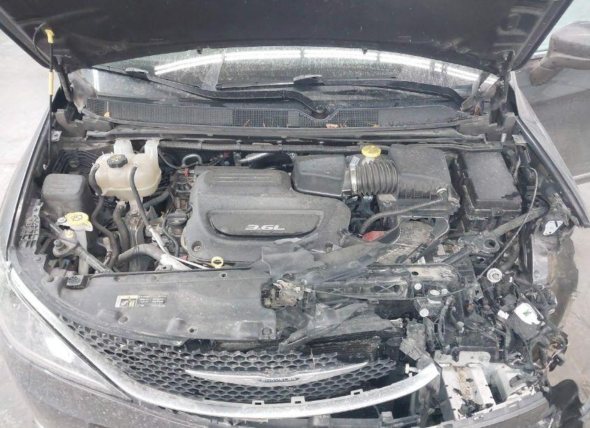 Photo 10 of 2017 Chrysler Pacifica TOURING-L (VIN 2C4RC1BG9HR614710)