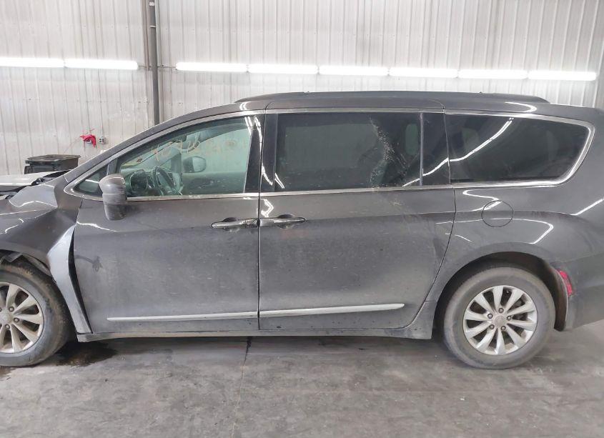 Photo 14 of 2017 Chrysler Pacifica TOURING-L (VIN 2C4RC1BG9HR614710)