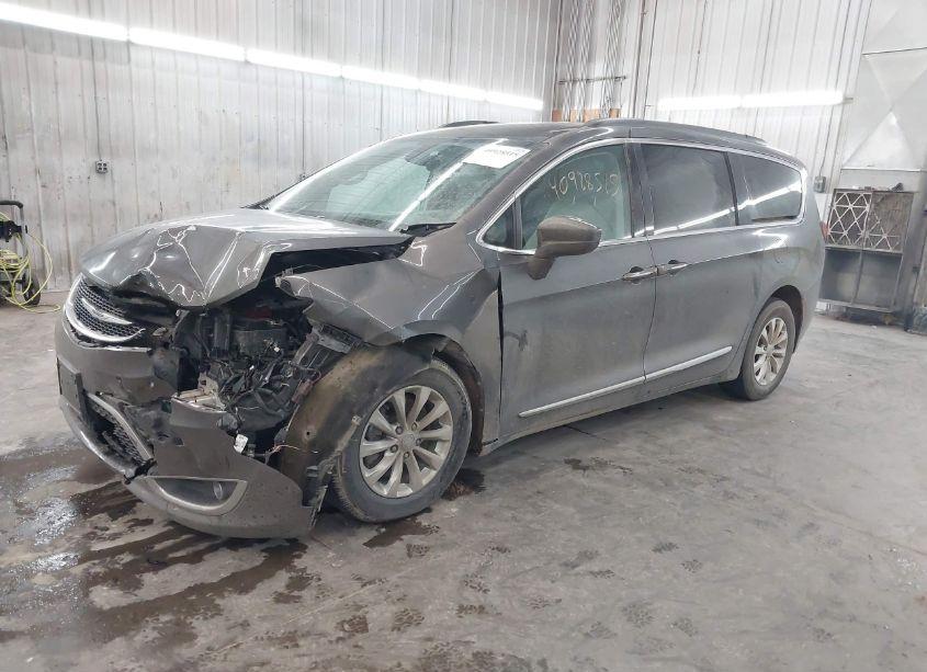 Photo 2 of 2017 Chrysler Pacifica TOURING-L (VIN 2C4RC1BG9HR614710)