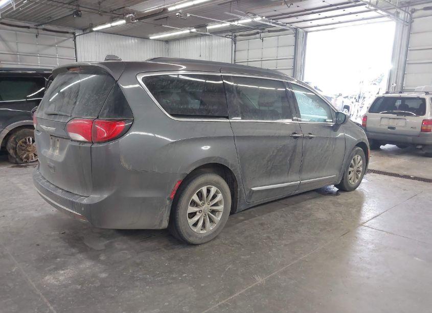 Photo 4 of 2017 Chrysler Pacifica TOURING-L (VIN 2C4RC1BG9HR614710)