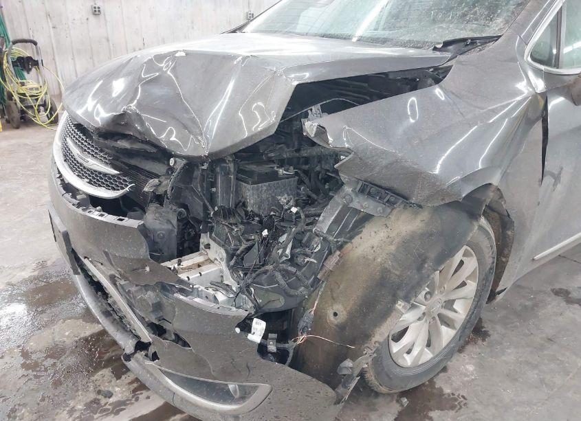 Photo 6 of 2017 Chrysler Pacifica TOURING-L (VIN 2C4RC1BG9HR614710)