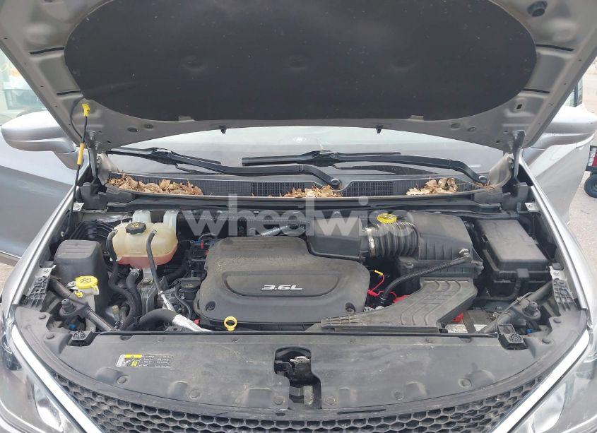 Photo 10 of 2017 Chrysler Pacifica TOURING-L (VIN 2C4RC1BG9HR620927)