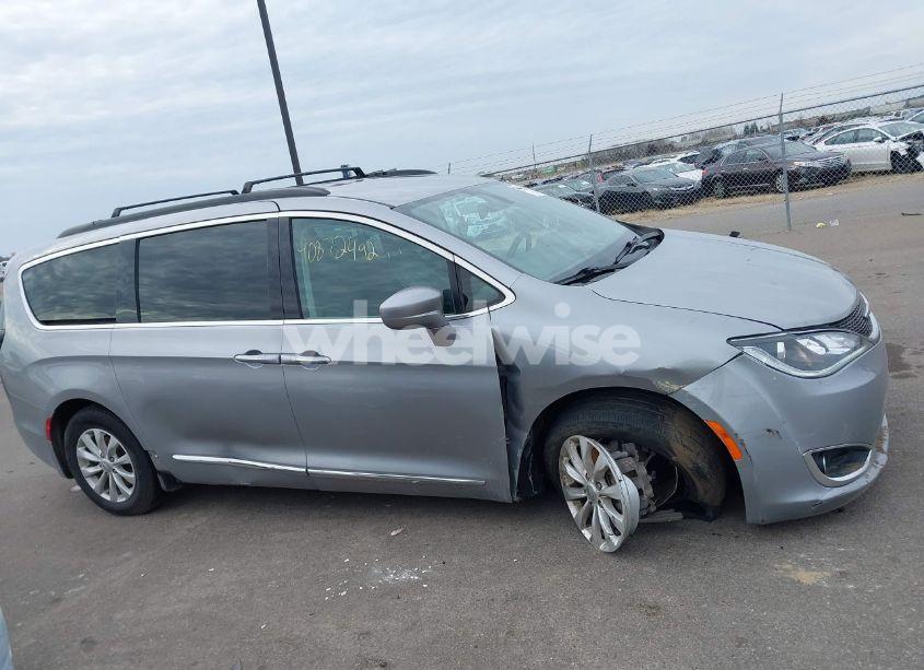 Photo 13 of 2017 Chrysler Pacifica TOURING-L (VIN 2C4RC1BG9HR620927)