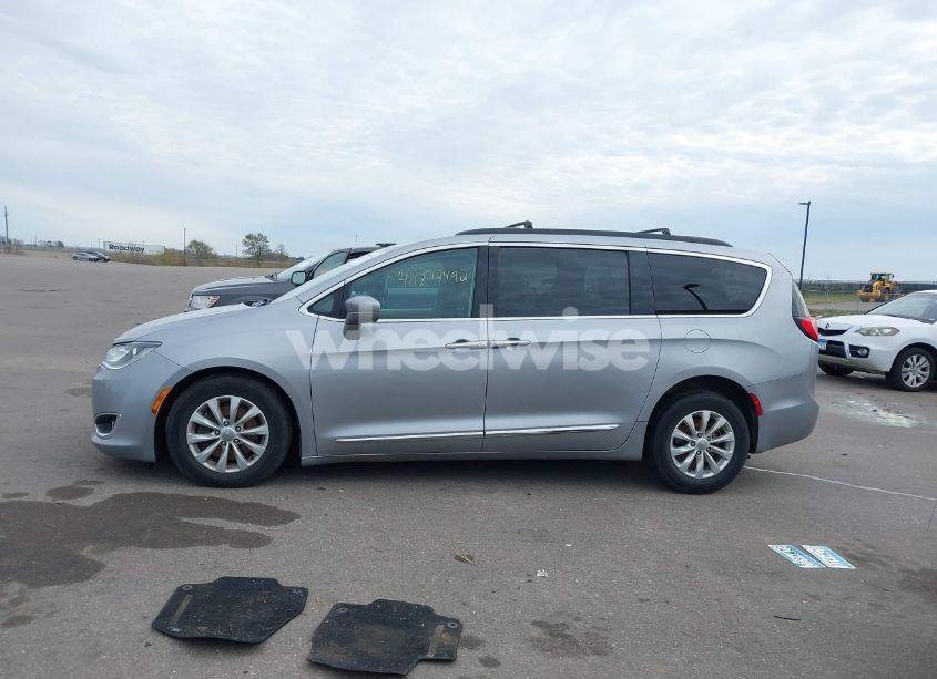 Photo 14 of 2017 Chrysler Pacifica TOURING-L (VIN 2C4RC1BG9HR620927)