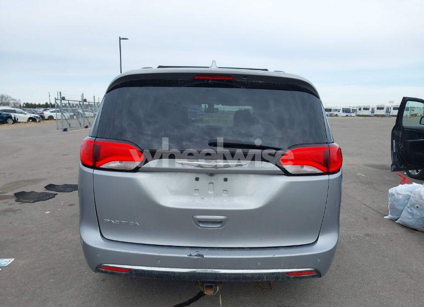 Photo 16 of 2017 Chrysler Pacifica TOURING-L (VIN 2C4RC1BG9HR620927)