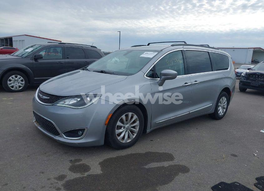 Photo 2 of 2017 Chrysler Pacifica TOURING-L (VIN 2C4RC1BG9HR620927)