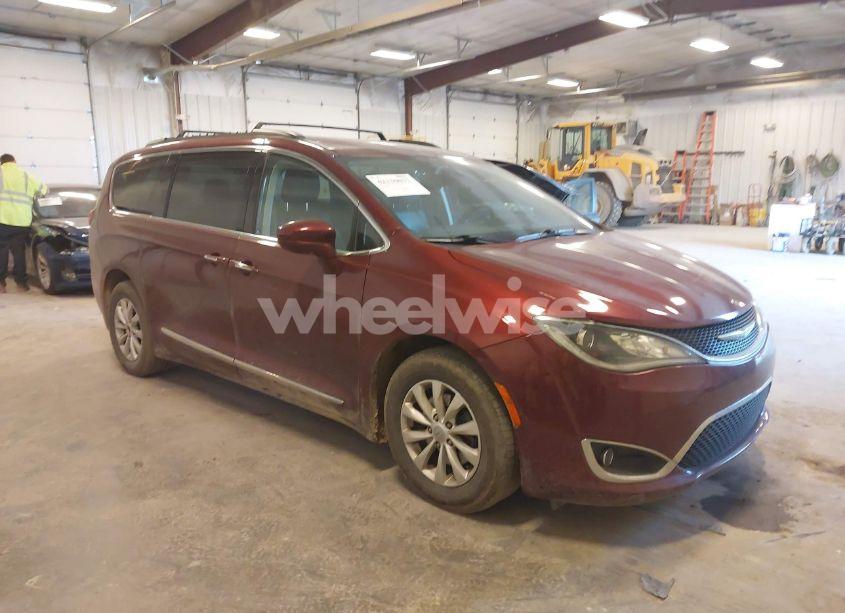 2017 Chrysler Pacifica TOURING-L (VIN 2C4RC1BG9HR670176) main photo