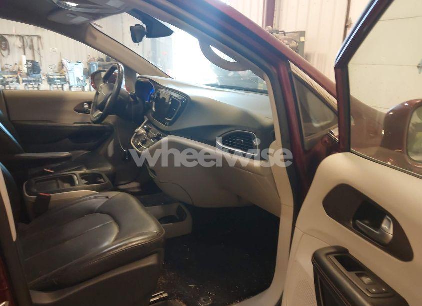 Photo 5 of 2017 Chrysler Pacifica TOURING-L (VIN 2C4RC1BG9HR670176)