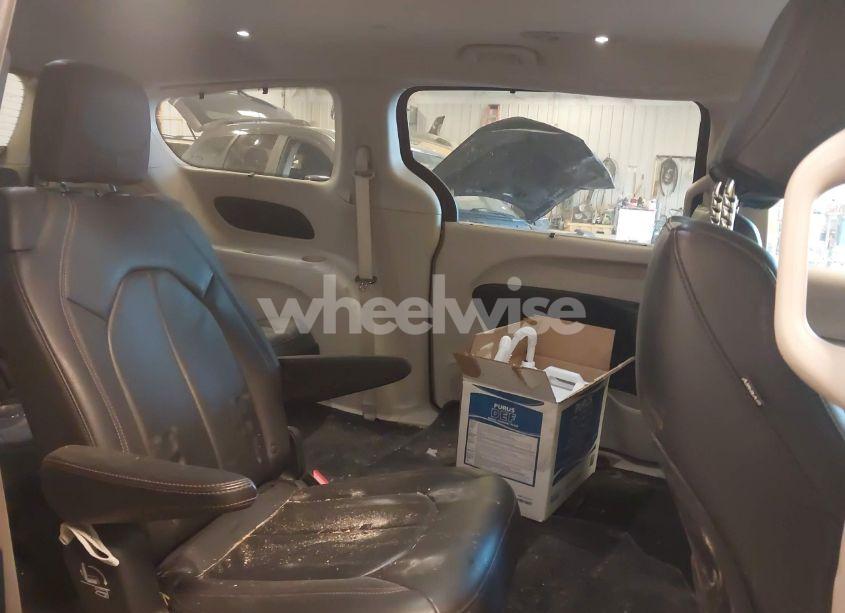 Photo 8 of 2017 Chrysler Pacifica TOURING-L (VIN 2C4RC1BG9HR670176)