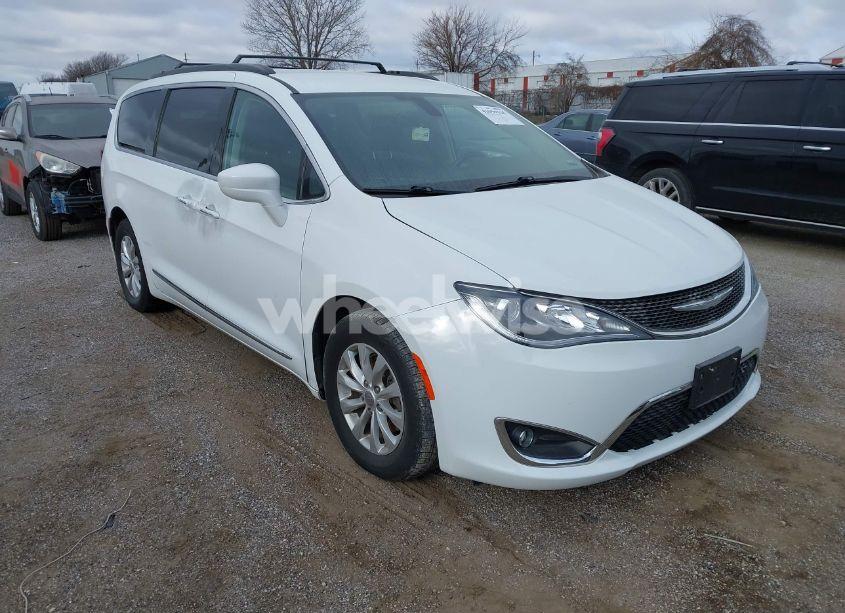 2017 Chrysler Pacifica TOURING-L (VIN 2C4RC1BG9HR683350) main photo