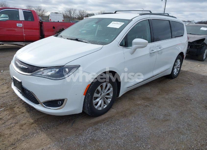 Photo 2 of 2017 Chrysler Pacifica TOURING-L (VIN 2C4RC1BG9HR683350)