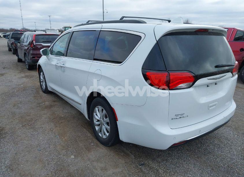 Photo 3 of 2017 Chrysler Pacifica TOURING-L (VIN 2C4RC1BG9HR683350)