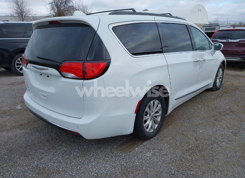 Photo 4 of 2017 Chrysler Pacifica TOURING-L (VIN 2C4RC1BG9HR683350)