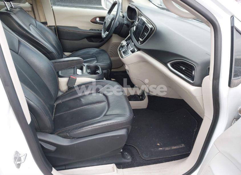 Photo 5 of 2017 Chrysler Pacifica TOURING-L (VIN 2C4RC1BG9HR683350)