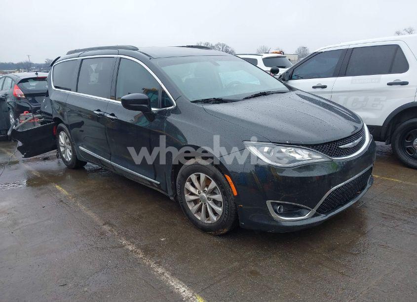 2017 Chrysler Pacifica TOURING-L (VIN 2C4RC1BG9HR745152) main photo