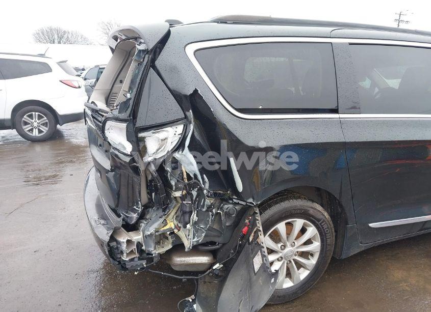 Photo 18 of 2017 Chrysler Pacifica TOURING-L (VIN 2C4RC1BG9HR745152)