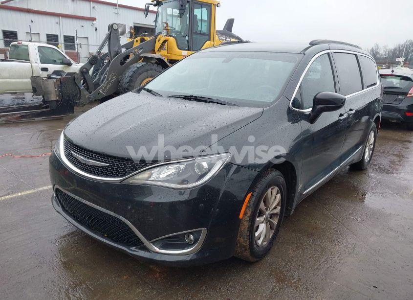 Photo 2 of 2017 Chrysler Pacifica TOURING-L (VIN 2C4RC1BG9HR745152)