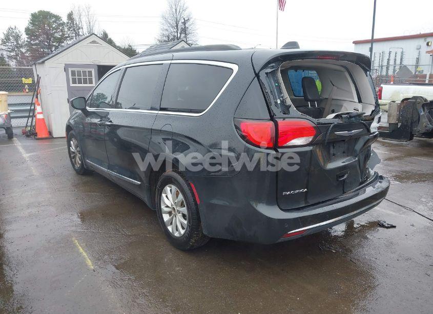 Photo 3 of 2017 Chrysler Pacifica TOURING-L (VIN 2C4RC1BG9HR745152)