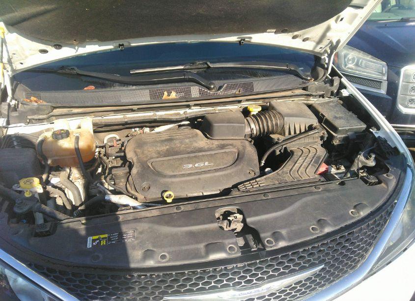 Photo 10 of 2017 Chrysler Pacifica TOURING-L (VIN 2C4RC1BG9HR809688)