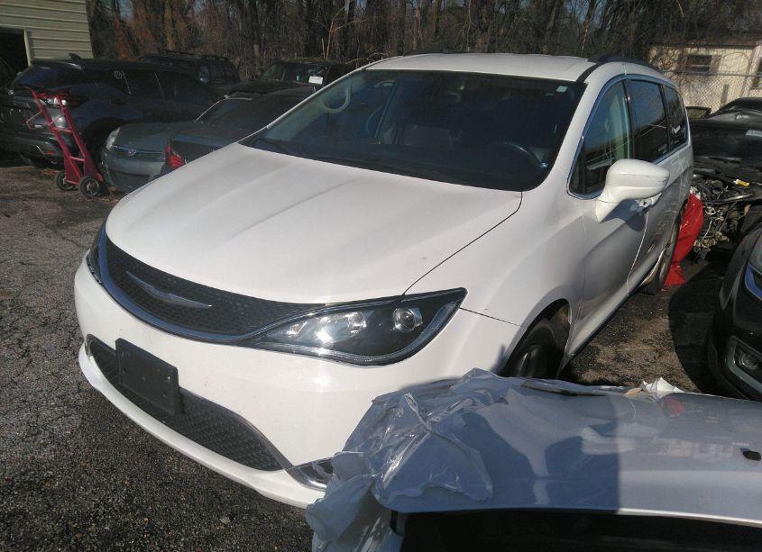 Photo 2 of 2017 Chrysler Pacifica TOURING-L (VIN 2C4RC1BG9HR809688)