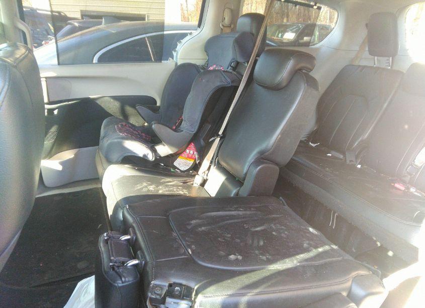 Photo 8 of 2017 Chrysler Pacifica TOURING-L (VIN 2C4RC1BG9HR809688)