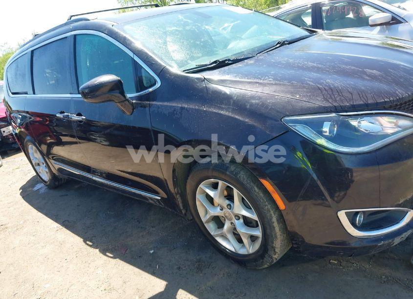 Photo 13 of 2017 Chrysler Pacifica TOURING-L (VIN 2C4RC1BG9HR816334)