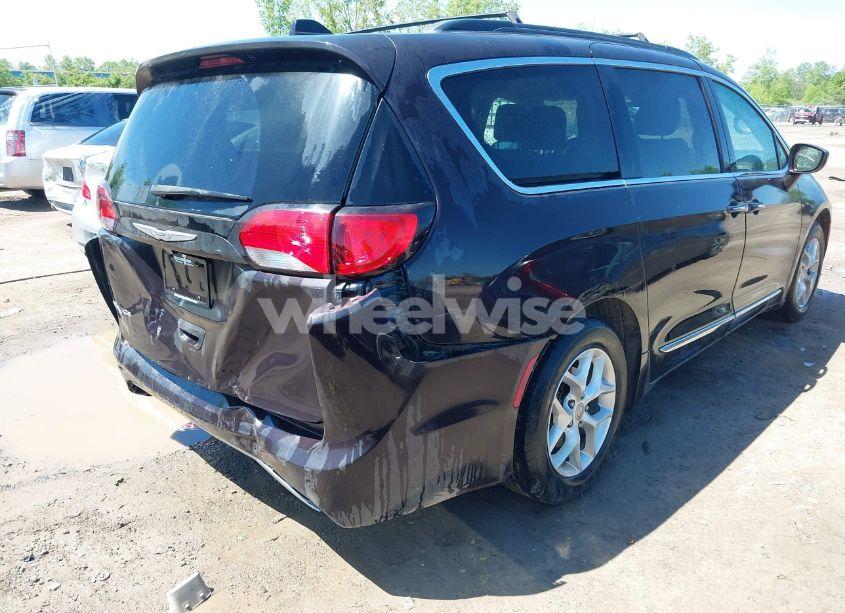 Photo 4 of 2017 Chrysler Pacifica TOURING-L (VIN 2C4RC1BG9HR816334)