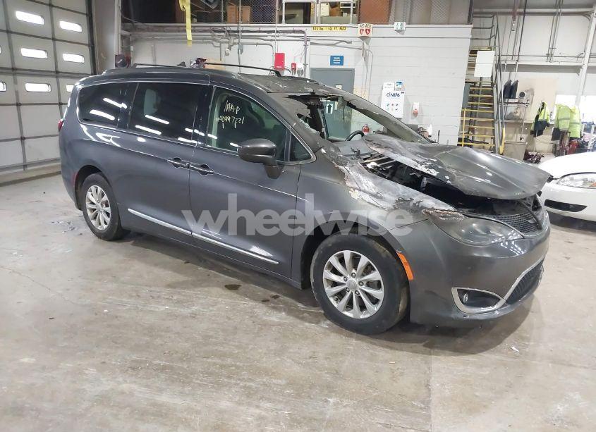 2018 Chrysler Pacifica TOURING L (VIN 2C4RC1BG9JR110700) main photo