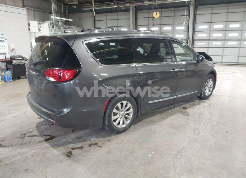 Photo 4 of 2018 Chrysler Pacifica TOURING L (VIN 2C4RC1BG9JR110700)