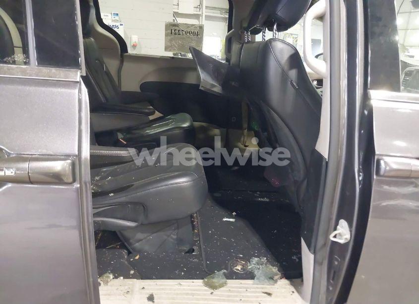 Photo 8 of 2018 Chrysler Pacifica TOURING L (VIN 2C4RC1BG9JR110700)