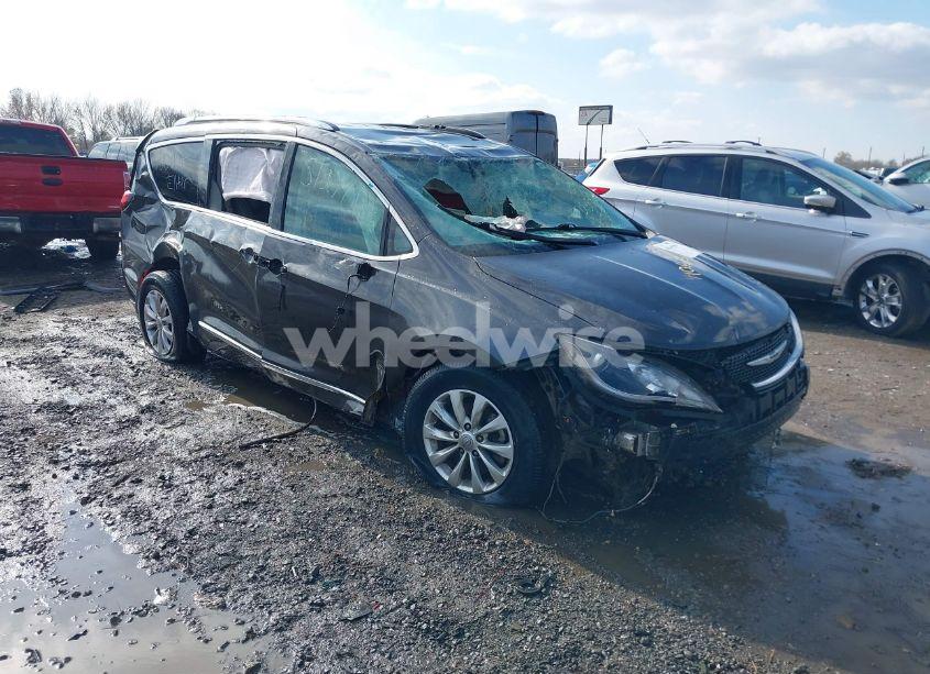 2018 Chrysler Pacifica TOURING L (VIN 2C4RC1BG9JR211123) main photo