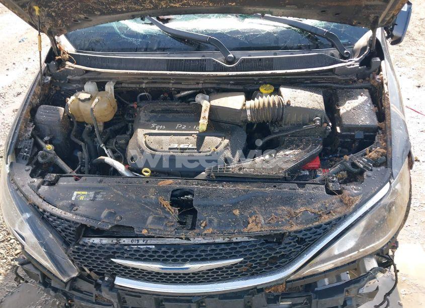 Photo 10 of 2018 Chrysler Pacifica TOURING L (VIN 2C4RC1BG9JR211123)