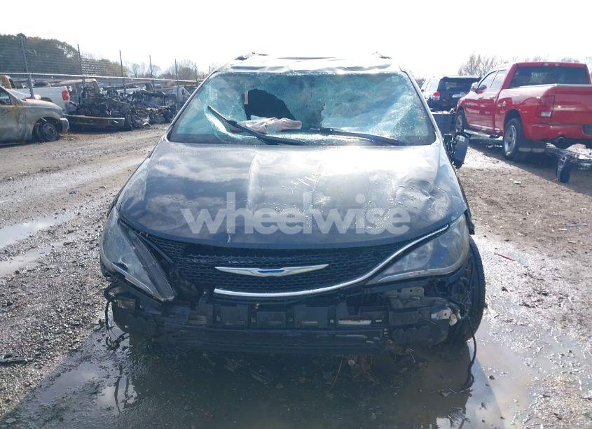 Photo 12 of 2018 Chrysler Pacifica TOURING L (VIN 2C4RC1BG9JR211123)