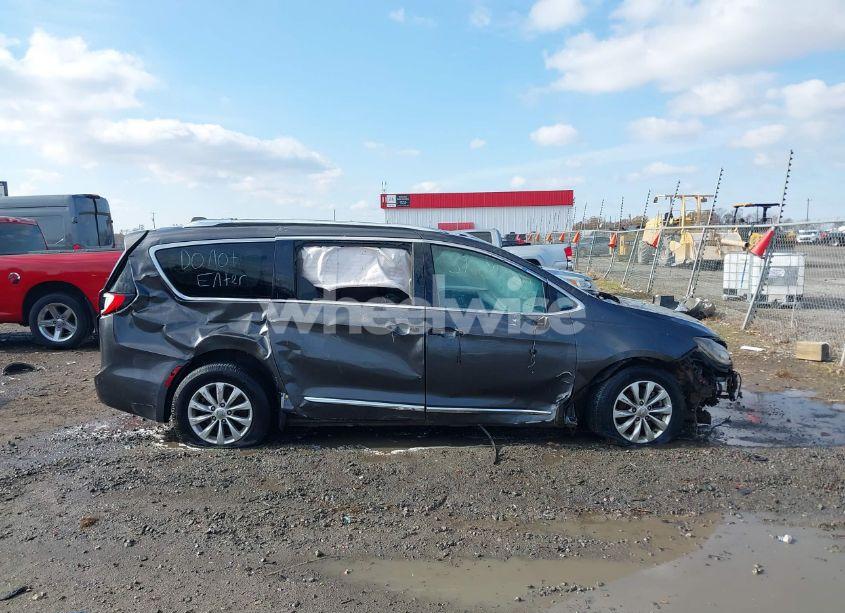 Photo 13 of 2018 Chrysler Pacifica TOURING L (VIN 2C4RC1BG9JR211123)